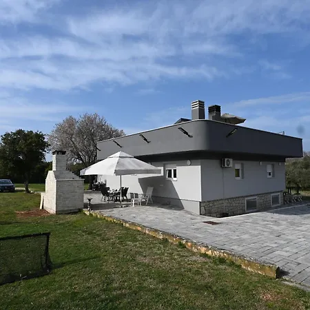 House Ivana Пула