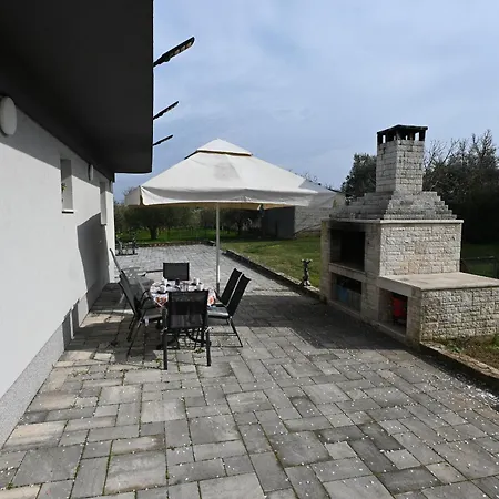 بيت للعطل House Ivana