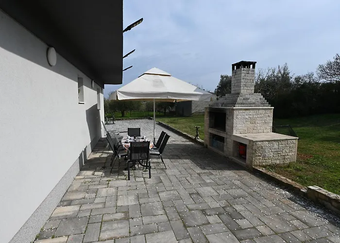 بيت للعطل House Ivana