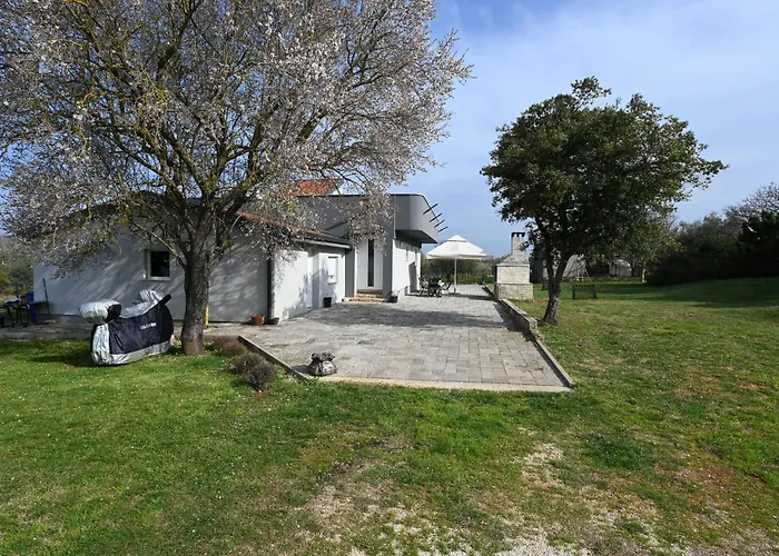 House Ivana * بولا